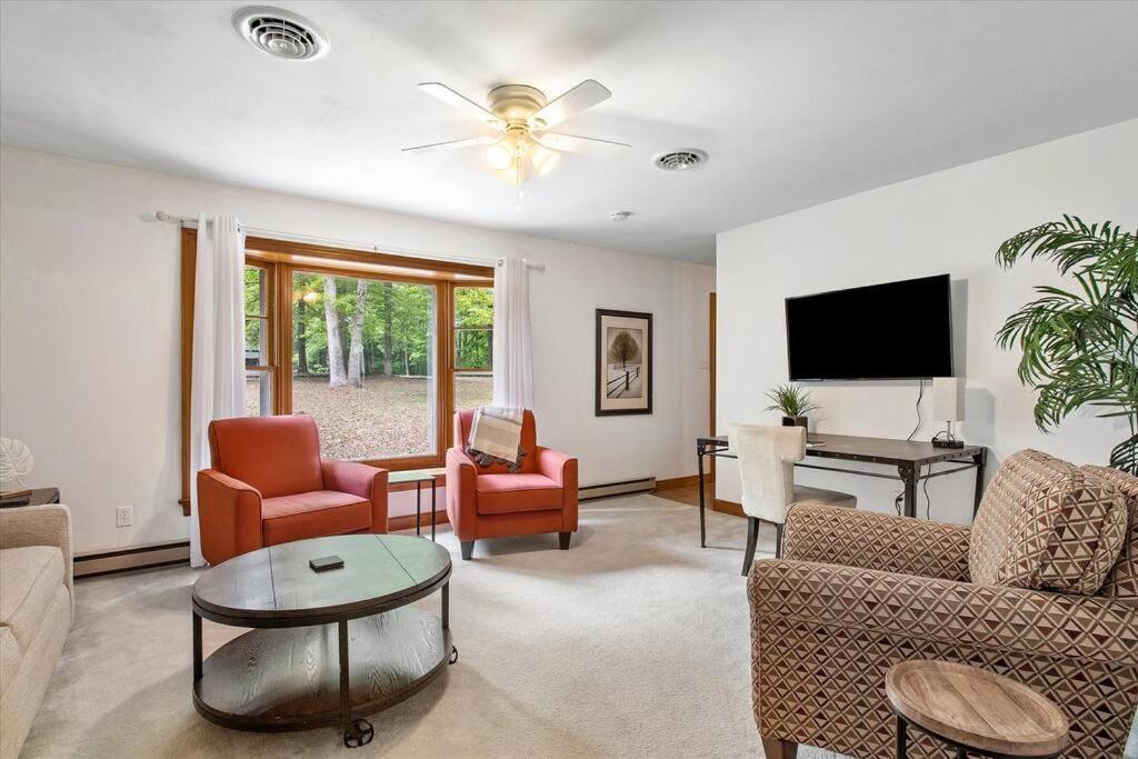Holiday home Serenity In The Suburbs: Your Gorgeous Rva Getaway