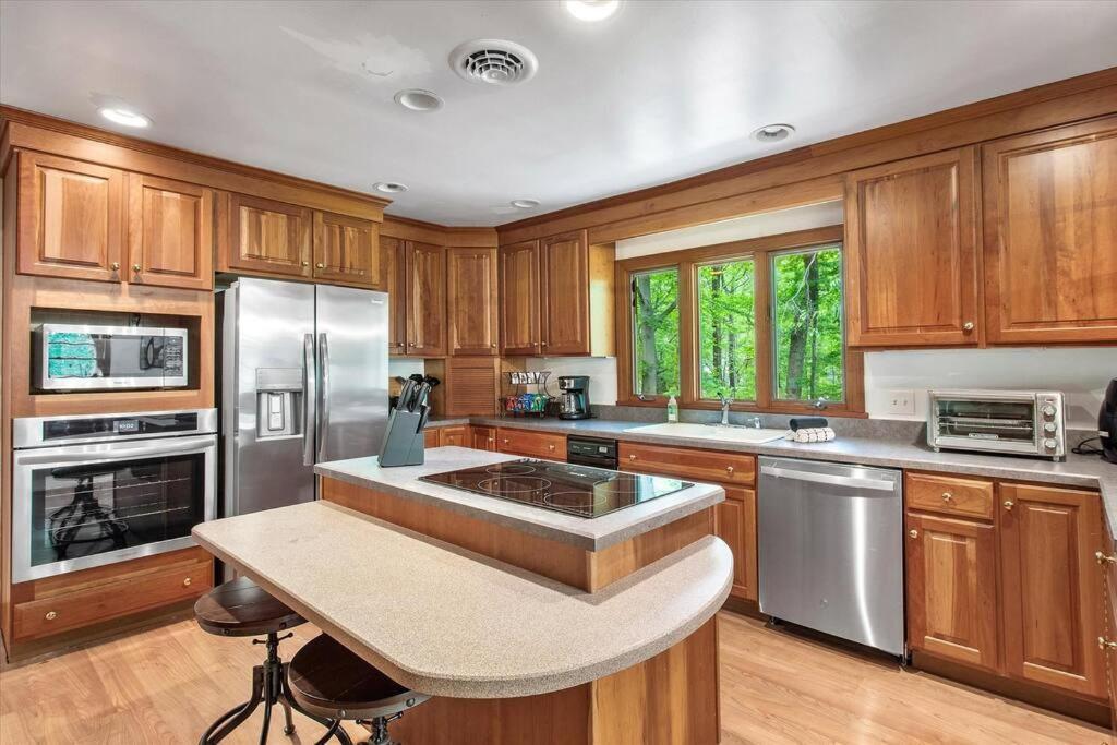 Serenity In The Suburbs: Your Gorgeous Rva Getaway *